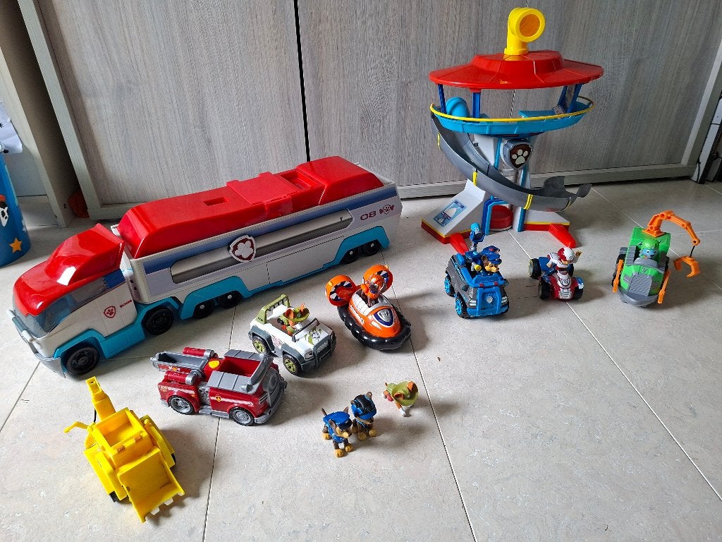 Paw Patrol Uitkijktoren + Bus + enkele auto's en pups, Ophalen, Gebruikt