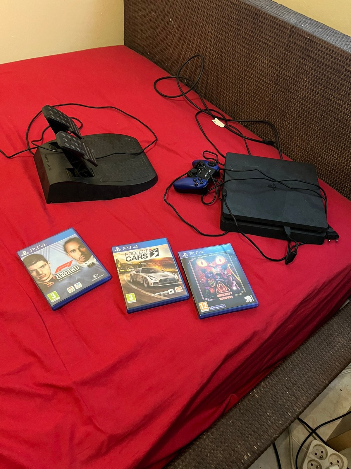 Ps4 met games zn stuur, Games en Spelcomputers, Ophalen, Zo goed als nieuw, Met games