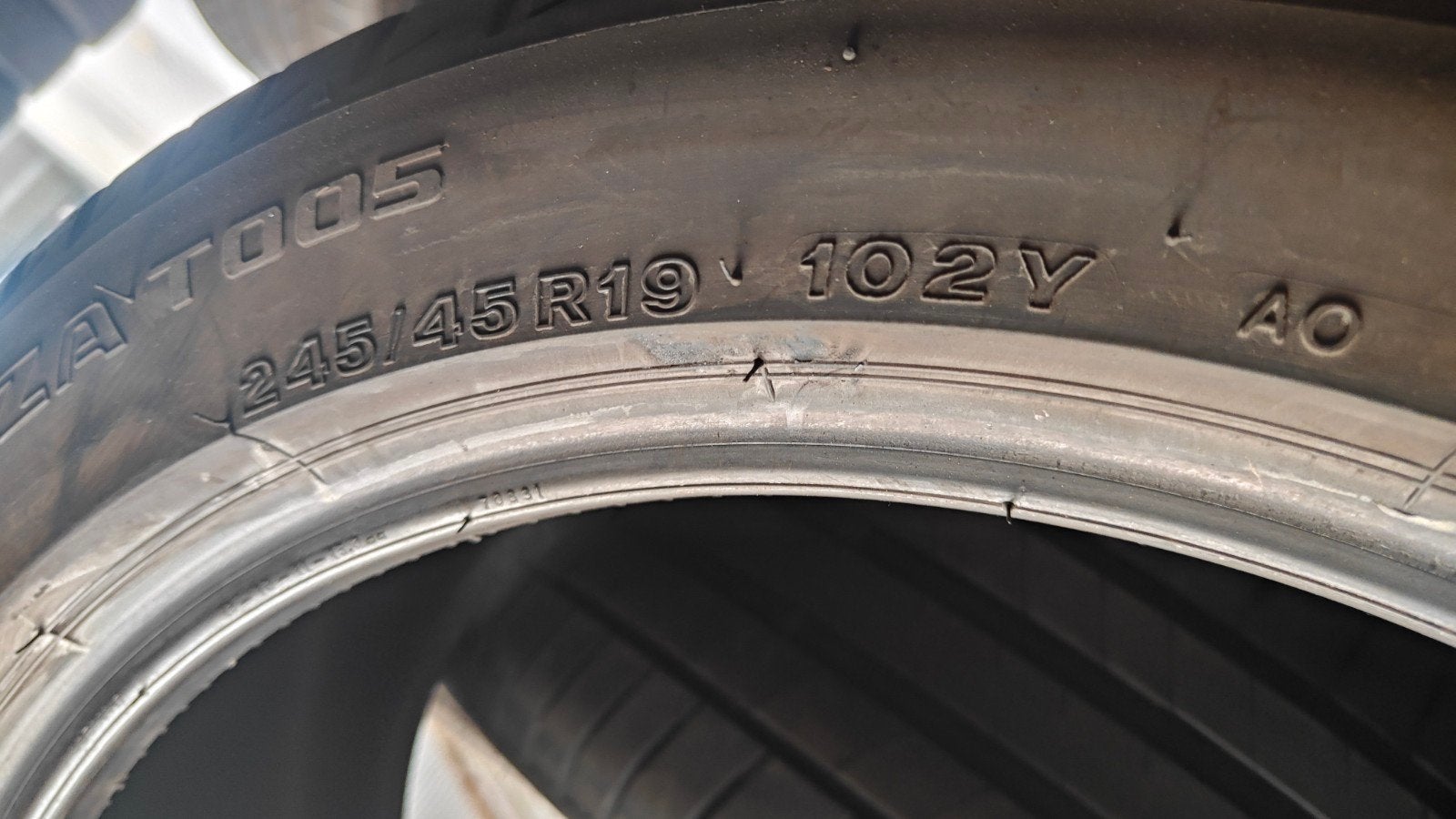 245/45r19 102v Bridgestone 80€ per stuk met montage, Ophalen
