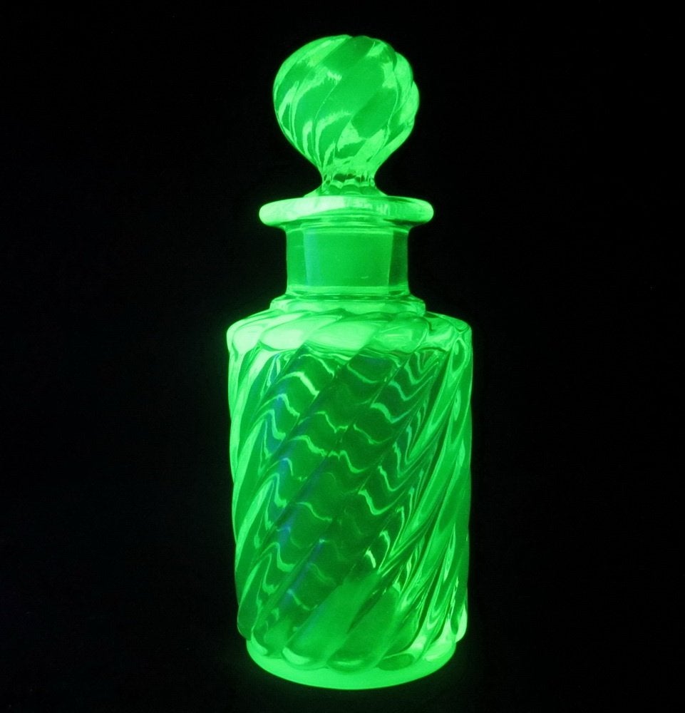Flacon de parfum ancien art déco en ouraline Baccarat, Enlèvement ou Envoi