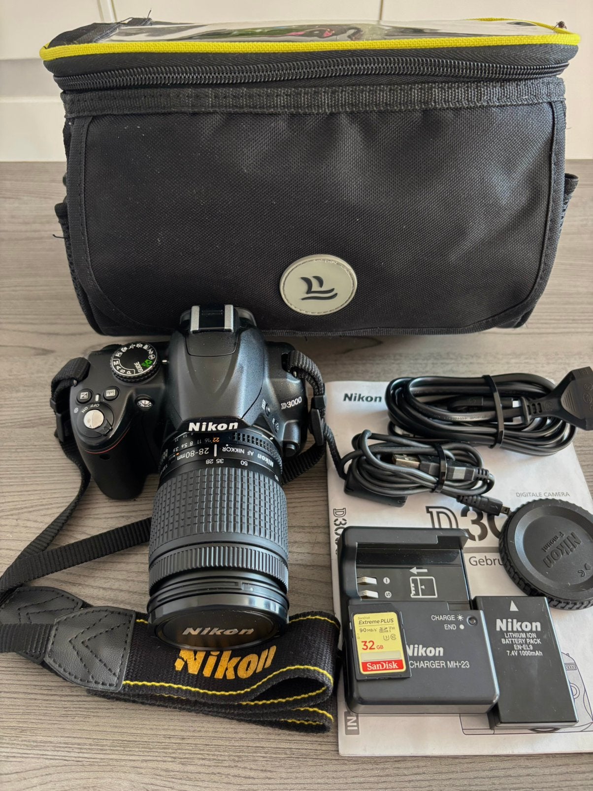 Nikon d3000 met lens Nikon AF 28-80, Ophalen, Spiegelreflex, Oplader, Zo goed als nieuw