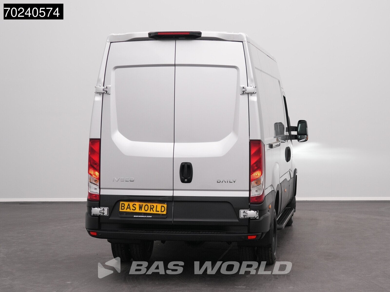 Iveco Daily 35C18 BPM VRIJ! 3.0L Black Edition Automaat 180P, Autos, Neuf, Argent ou Gris, Achat, Euro 6