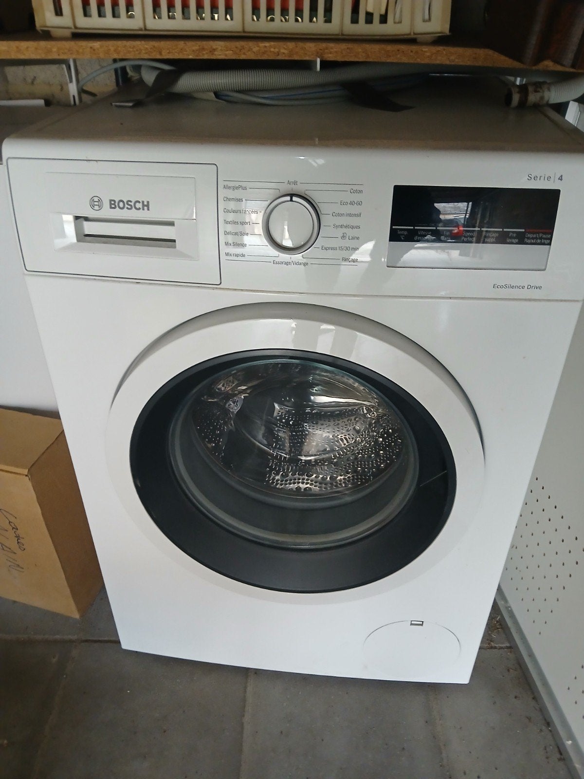 Machine a laver Bosch Série 4, 1200 à 1600 tours, 85 à 90 cm, Comme neuf, Chargeur frontal
