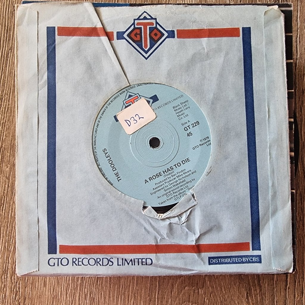 7" The Dooleys - A rose has to die, Cd's en Dvd's, Vinyl Singles, Gebruikt, Pop, 7 inch, Ophalen of Verzenden