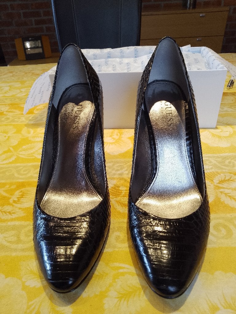 Escarpins GUESS, Vêtements | Femmes, Guess, Escarpins, Comme neuf, Enlèvement