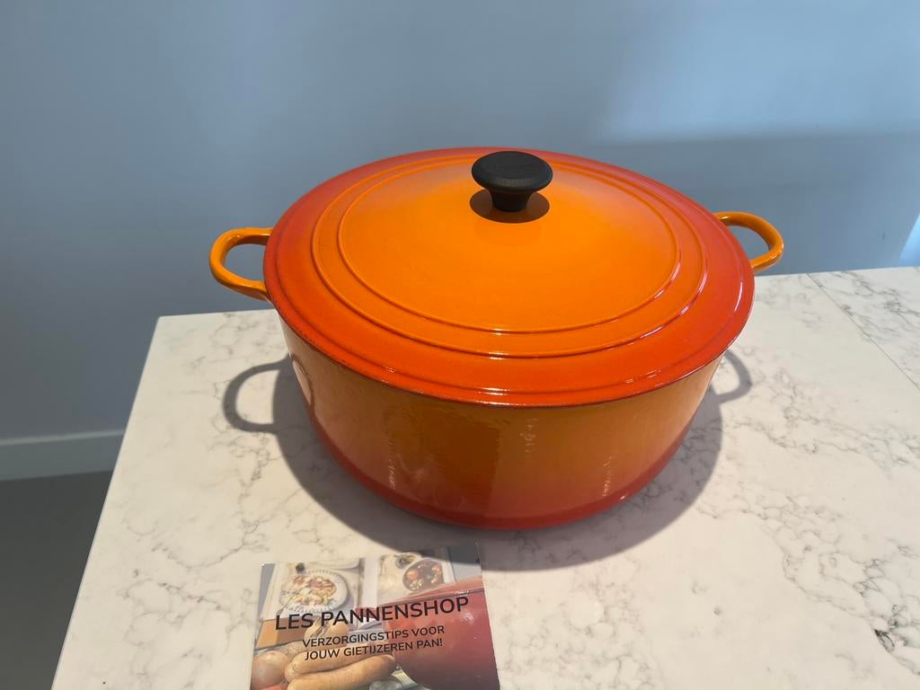 Grote Le Creuset braadpan Vulcanic 34 cm heel goed, Gebruikt, Gietijzer, Ophalen of Verzenden, Keramische plaat