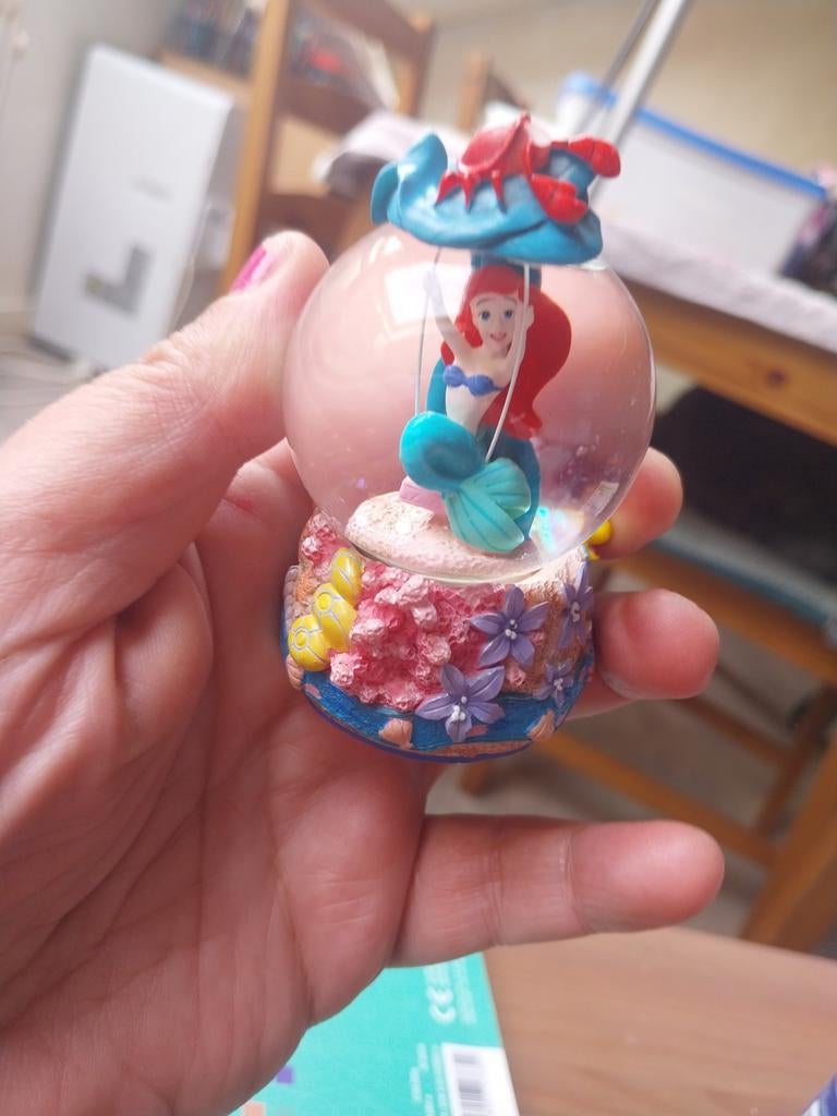 Snowglobe Disneyland Paris Ariel