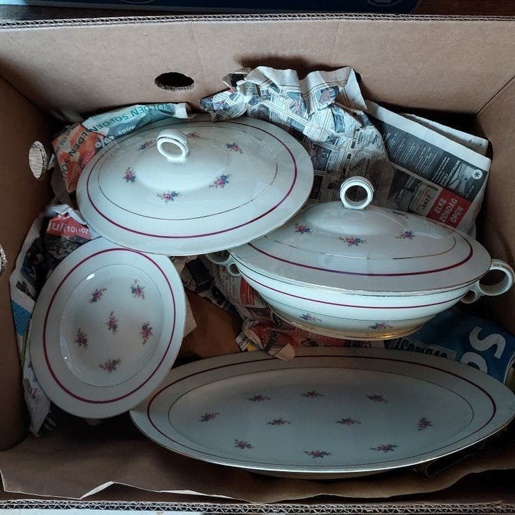 Vintage servies (1942), Enlèvement