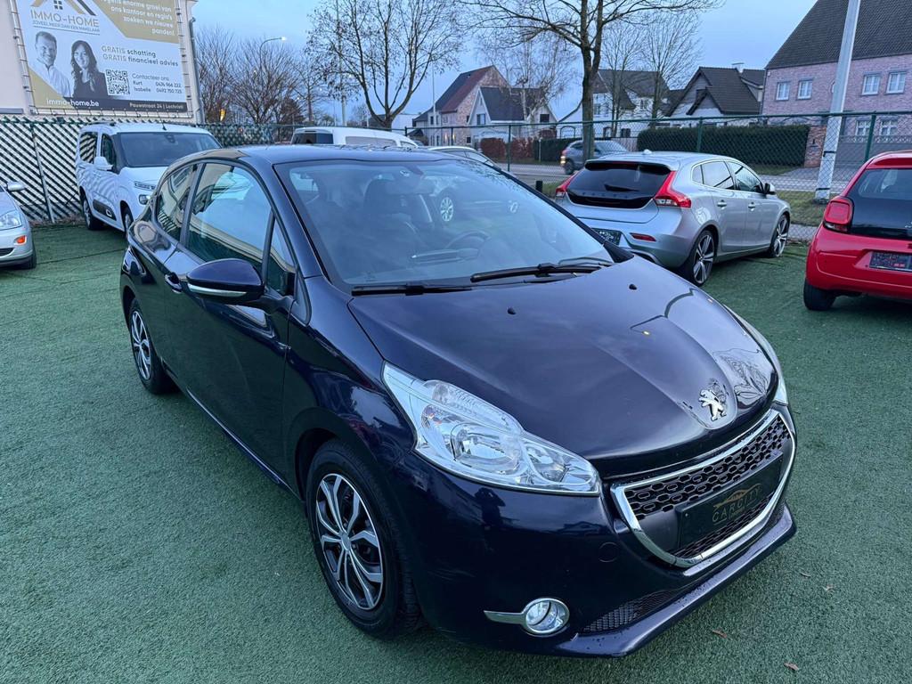 Peugeot 208 1.2i ActiveEXPORT OF HANDELAARZO MEENEMEN, Auto's, Voorwielaandrijving, Stof, Gebruikt, 1199 cc