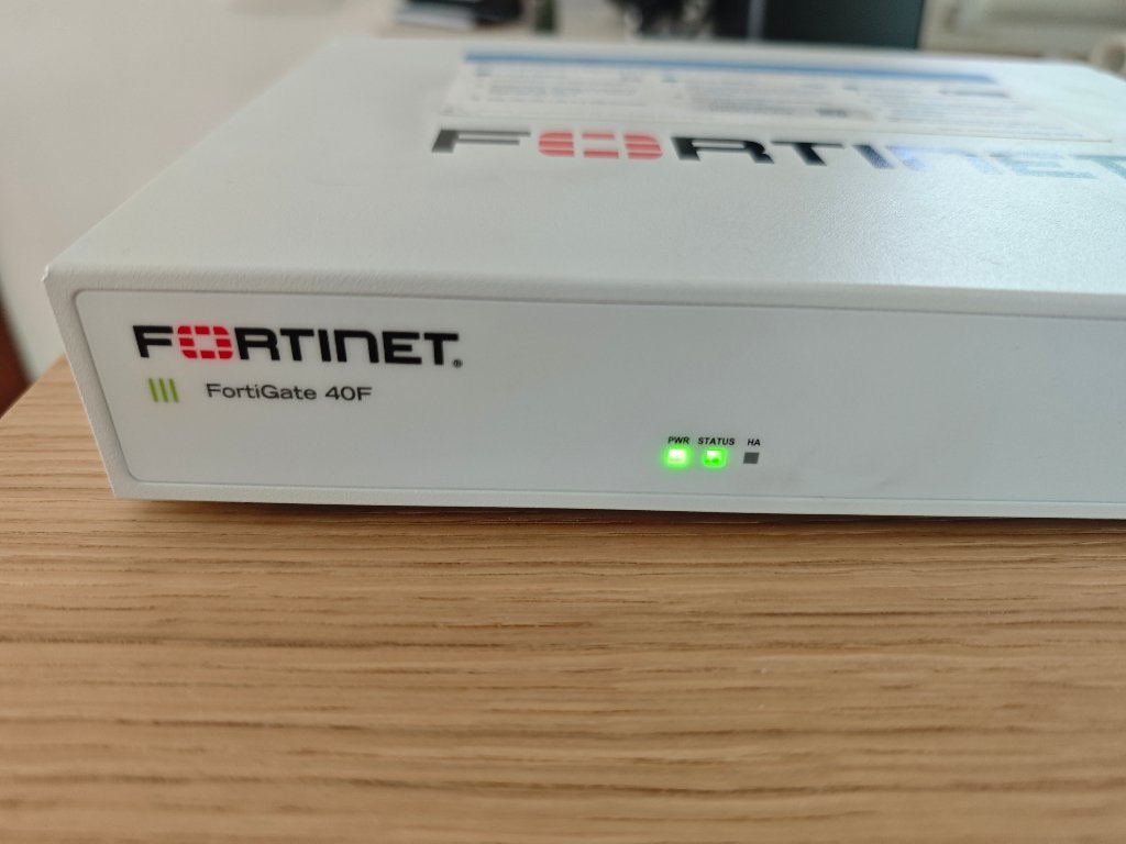 Fortigate 40F, Ophalen, Zo goed als nieuw, Router, Fortinet - Fortigate