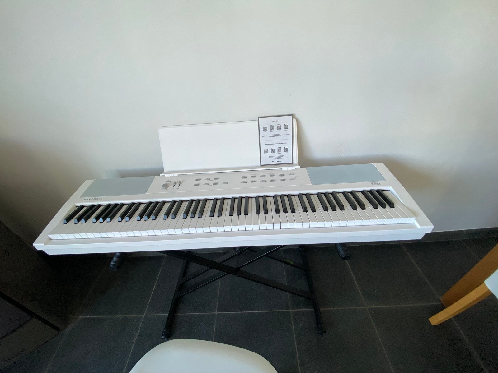 Piano numérique Kurzweil KAE1 WH + pied Gravity KSX – neuf, Musique & Instruments, Enlèvement, Comme neuf, Blanc, Piano