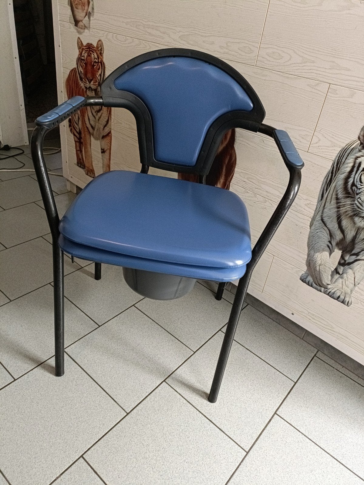 Chaise percée avec Seau hygiénique 53cm d'assise nikel, Divers, Matériel Infirmier, Enlèvement
