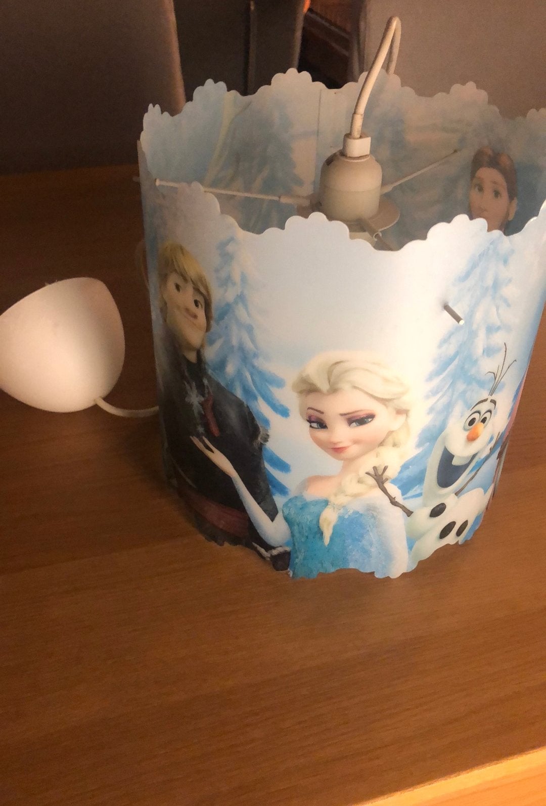Lustre Reine des neiges, Enlèvement