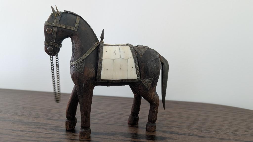 Cheval en bois sculpté à la main (style indien/Rajasthan), Antiquités & Art, Autres styles, Bois, Enlèvement ou Envoi, Brun