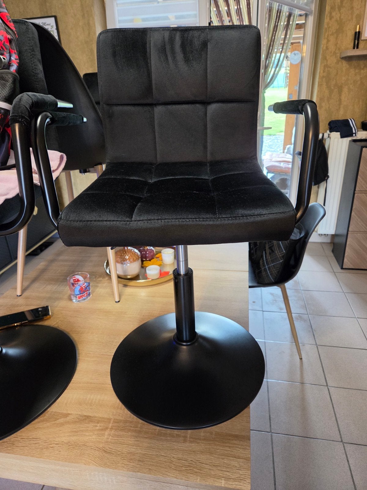 4 chaises tabouret quasiment neuve, Enlèvement