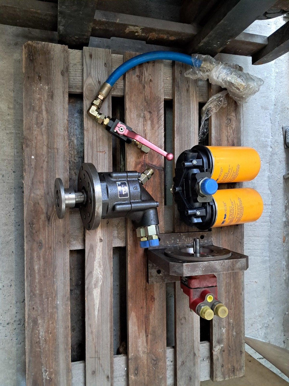 hydraulische pompen,filterunit ,kraan en flexibel, Ophalen