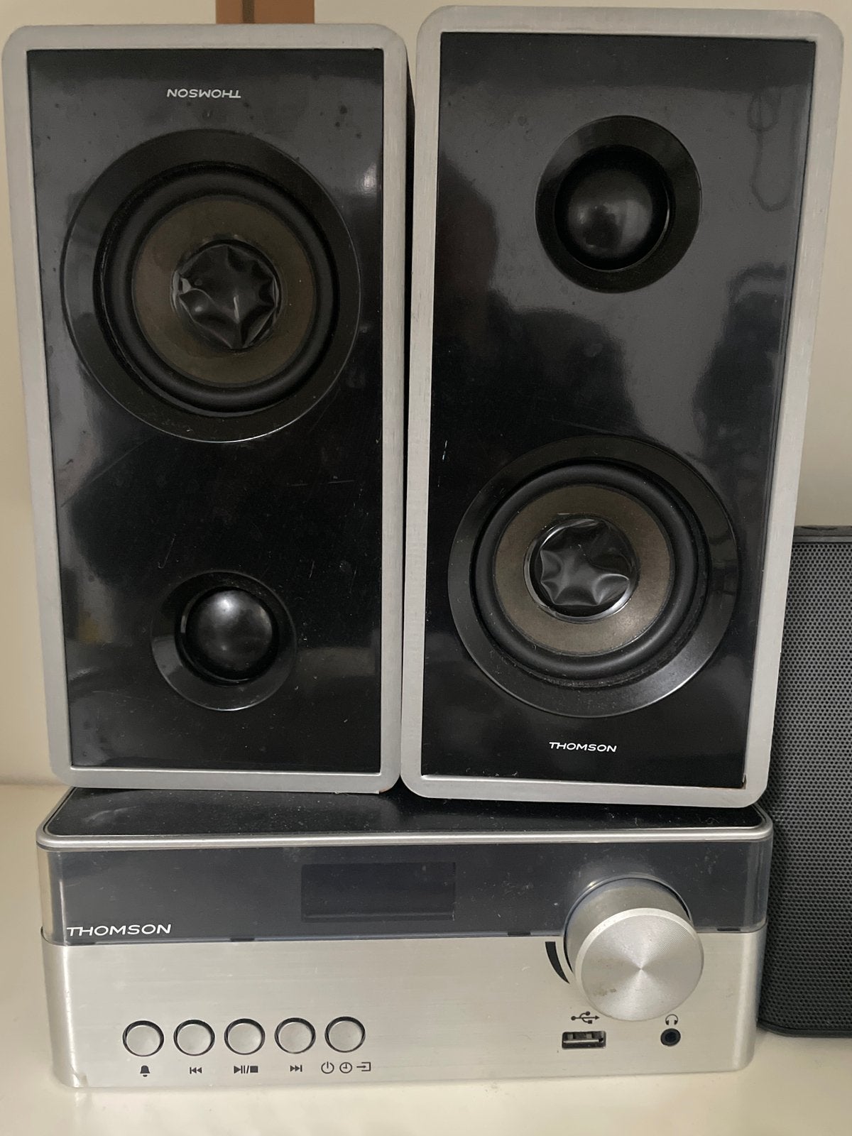 Thomson WO-244 est un appareil audio, Enlèvement, Comme neuf