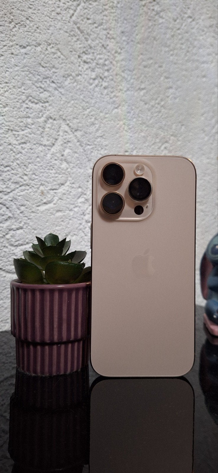 Iphone 16 Pro + 3hoesjes en lader, Telecommunicatie, IPhone 16 Pro, 128 GB, 88 %, Nieuw