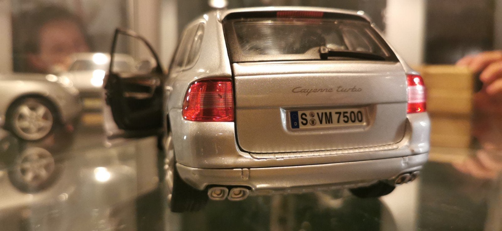 Porsche Cayenne Turbo - Maisto 1/18, Hobby en Vrije tijd, Modelauto's | 1:18, Ophalen, Zo goed als nieuw, Auto, Maisto