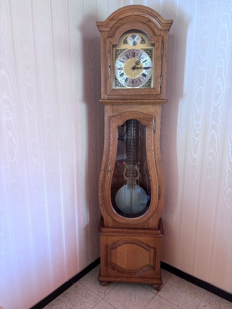 Horloge ancienne debout, Enlèvement