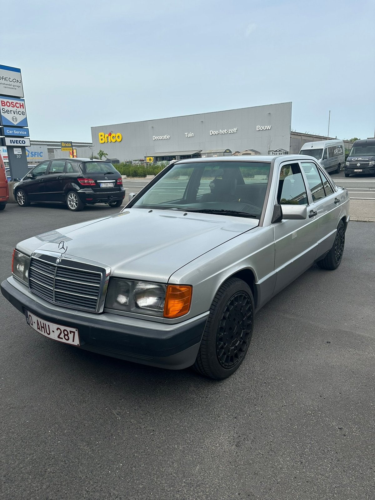 Mercedes 190 2.5 turbo, 4 deurs, Zwart, 2497 cc, Zilver of Grijs