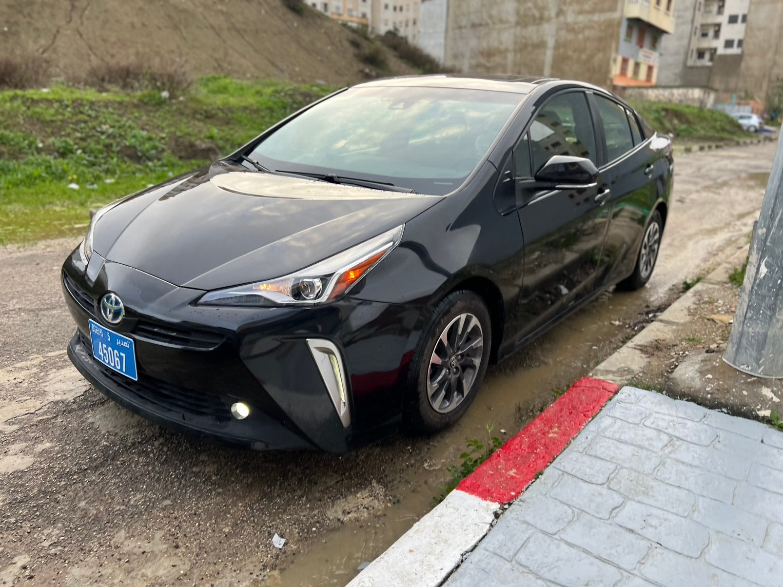 Toyota pruis 2022 hybrid papiers et plaques dubai, Achat, Berline, Automatique, Particulier