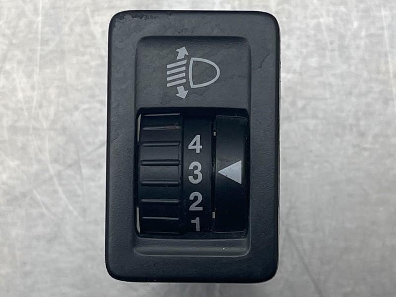 COMMUTATEUR PHARE REGLAGE C Swift (ZA / ZC / ZD1 / 2/3/9), Utilisé, Suzuki