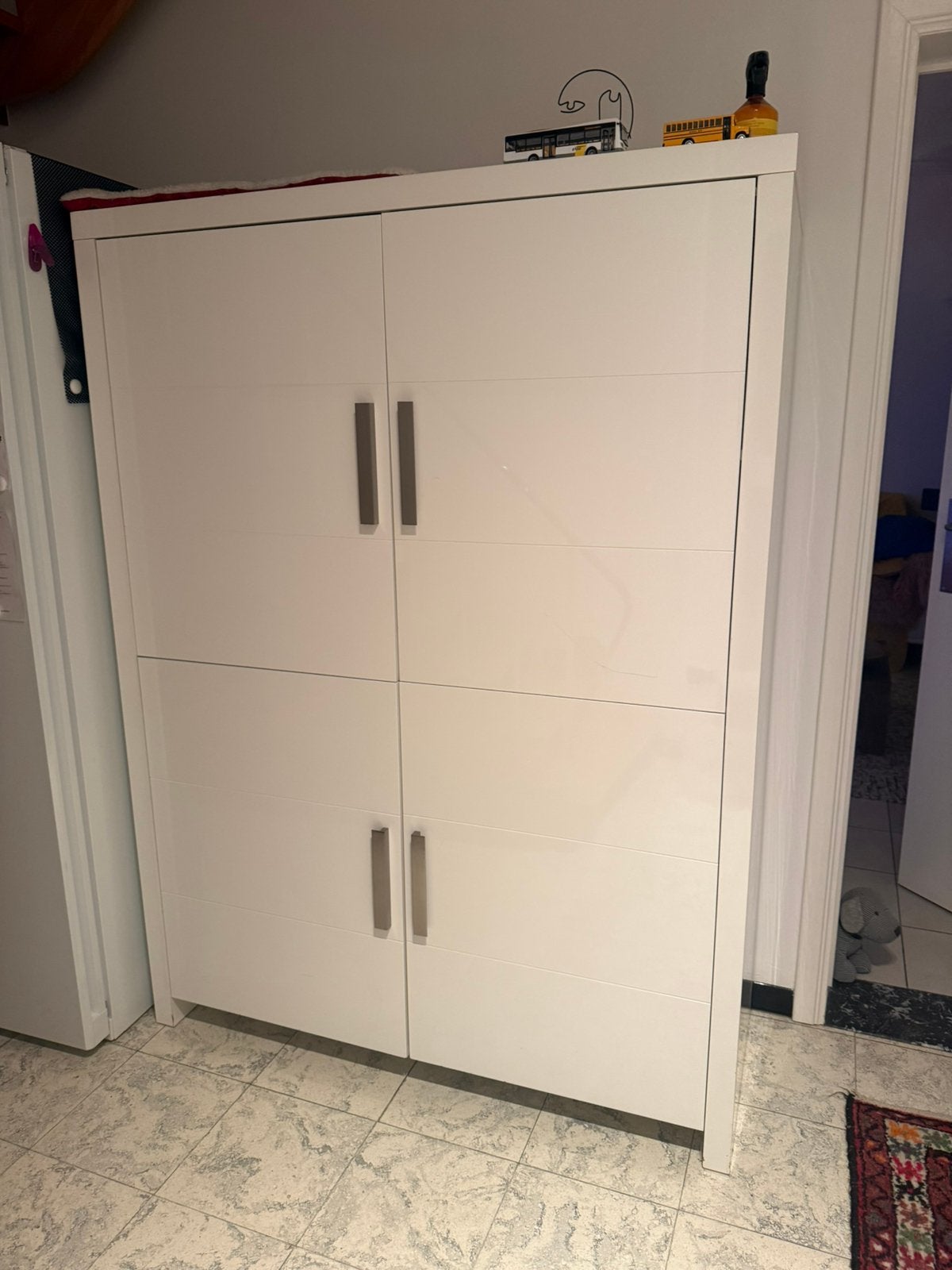 Witte kast met 4 deuren, Ophalen, Gebruikt