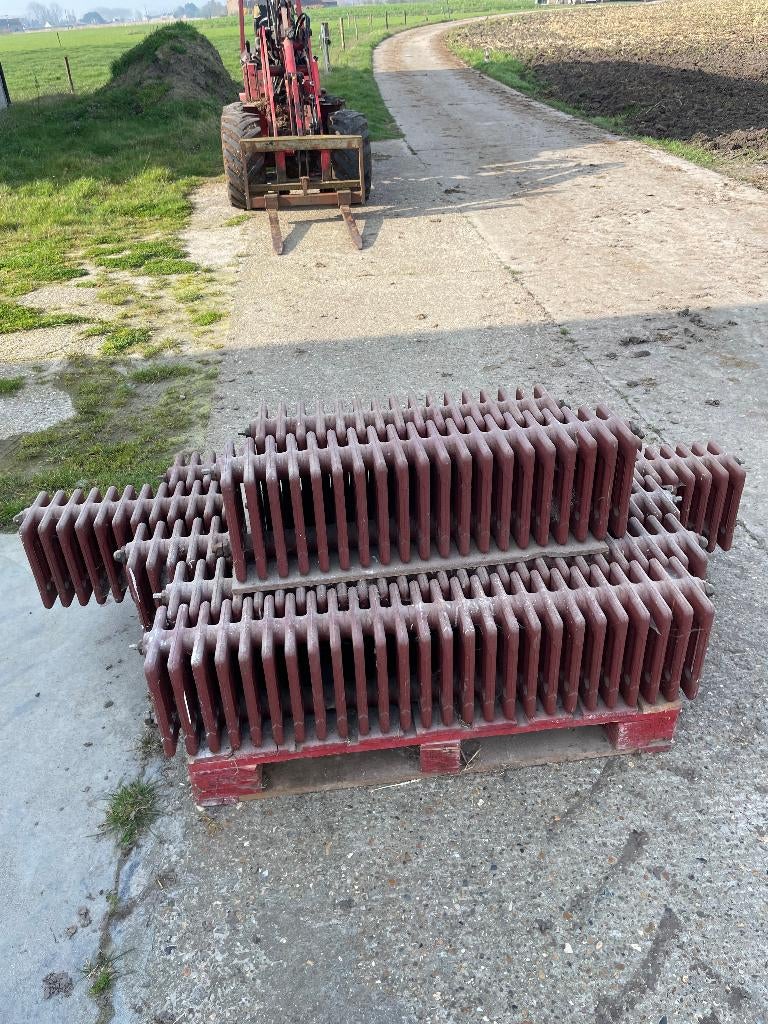16 gietijzeren radiatoren, Doe-het-zelf en Bouw, Verwarming en Radiatoren, Ophalen, 30 tot 80 cm, Gebruikt, Radiator