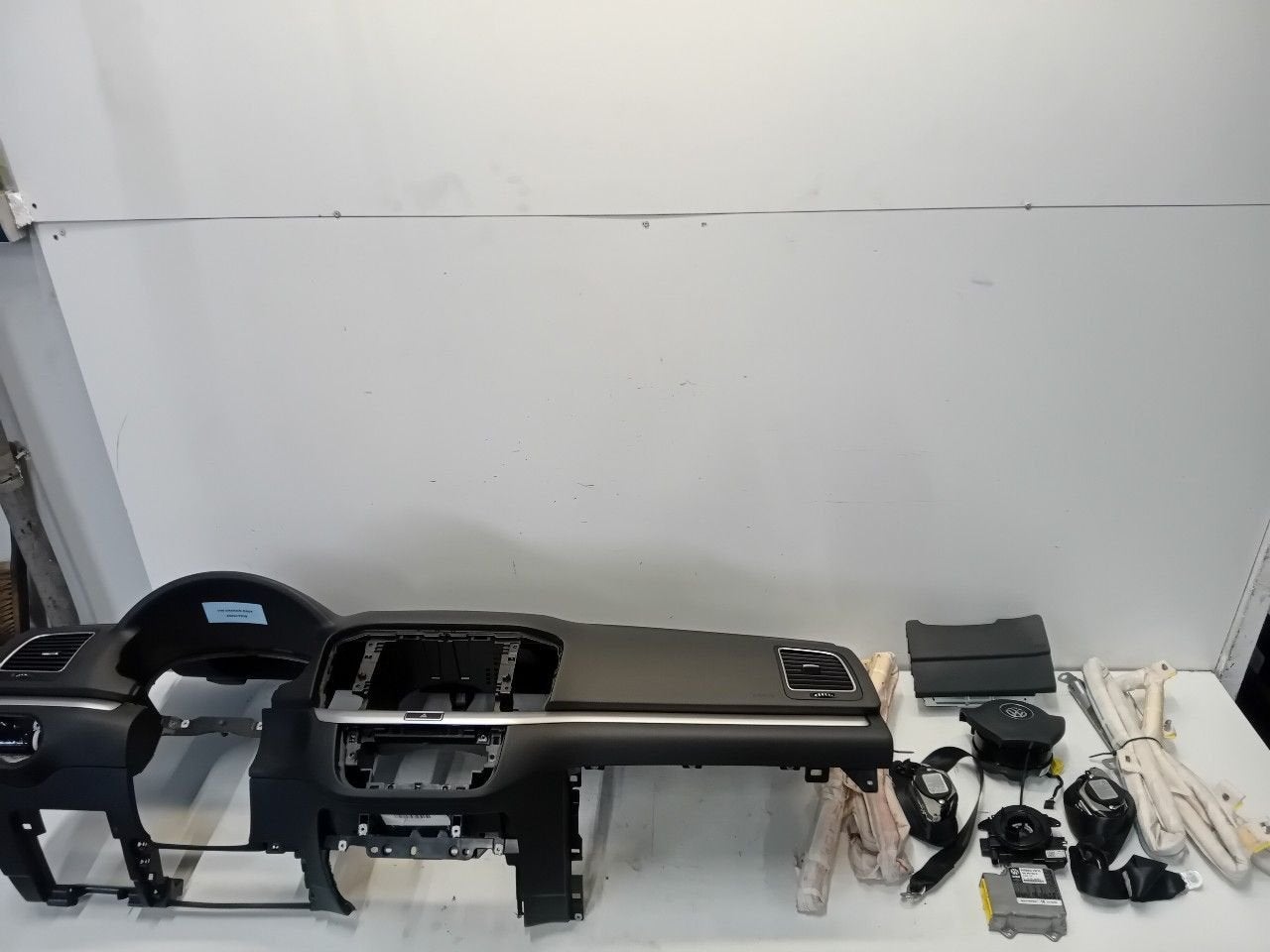 Airbag set Volkswagen Sharan, Onderdelen@venauto.nl, Van der Ven Autorecycling B.V., Ettenseweg 76, 4706 PB Roosendaal, The Netherlands