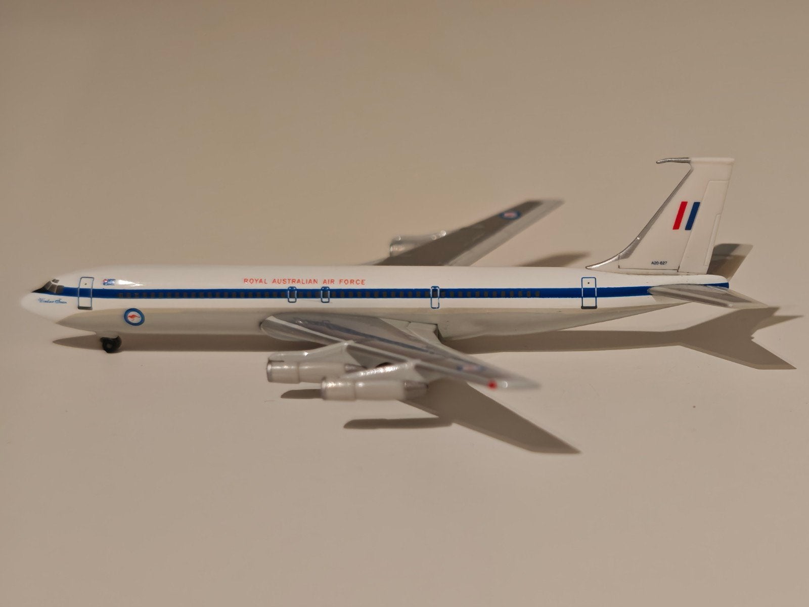 Royal Australian Air Force B 707 1:500 (A20-627) lim edition, Collections, Enlèvement ou Envoi, Utilisé, Modèle réduit
