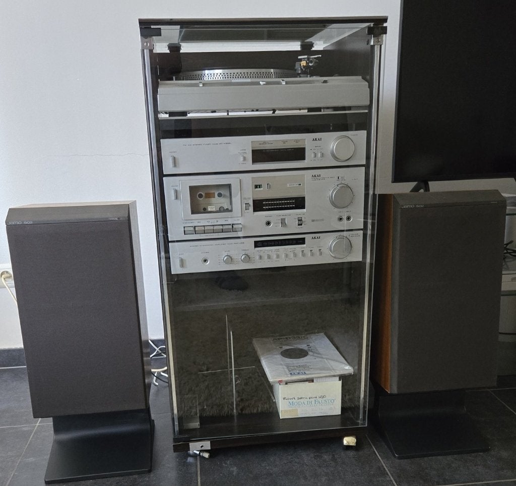 AKAI stereo set met JAMO luidsprekers en bijbehorend meubel, Gebruikt, Losse componenten, Akai, Ophalen