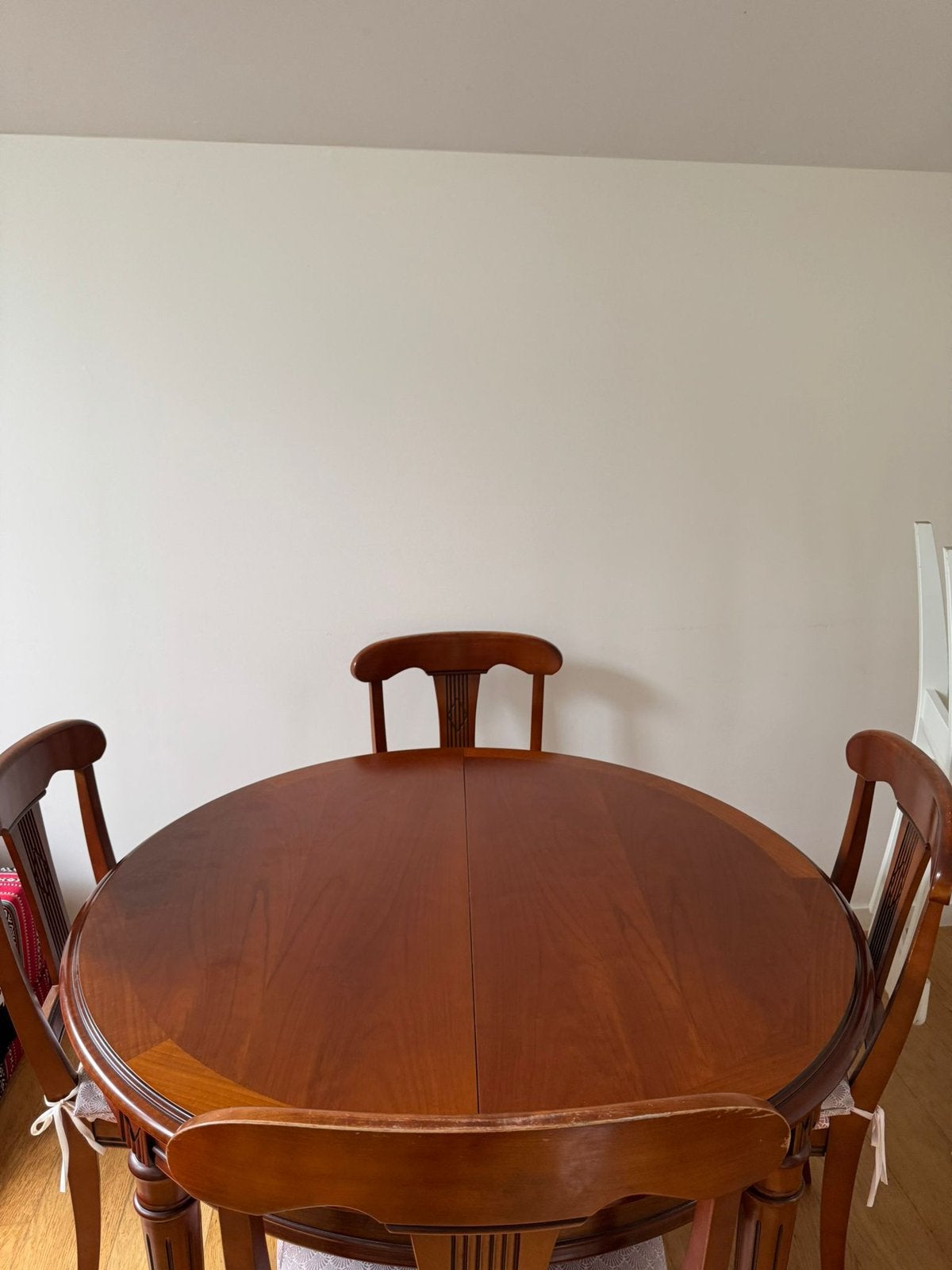 Table s.a.m plus chaises en merisier, Enlèvement, Utilisé