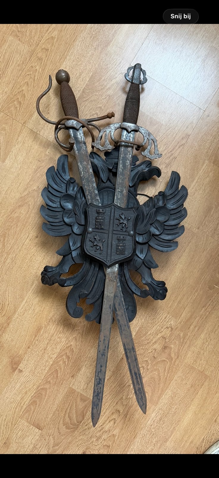 Antiek spaans wapenschild met sierzwaarden toledo, Ophalen of Verzenden