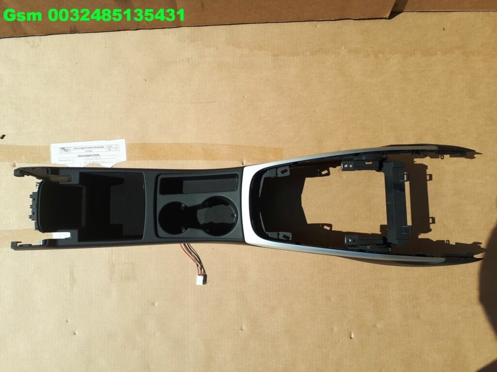 console centrale a4 porte-gobelet a5 2007-2015, AUDI AG, Auto-Union-Strasse 1
85045  Ingolstadt, DE, Audi, Utilisé
