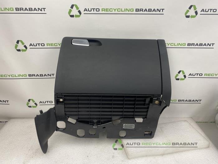 Boîte à gants d'un Audi A4, -, 3 mois de garantie, Utilisé, -