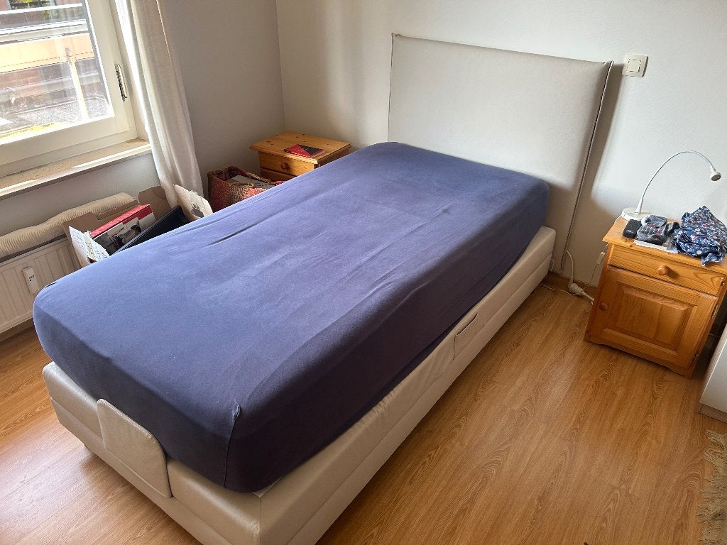 Electrisch bed BEKA, Ophalen, Eenpersoons, Zo goed als nieuw, 200 cm