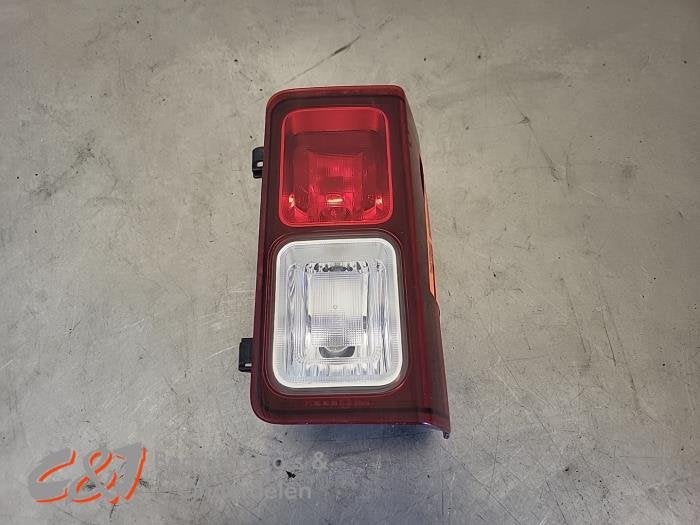Feu antibrouillard arrière d'un Renault Trafic, Autos : Pièces & Accessoires, Renault, -, 3 mois de garantie, Utilisé