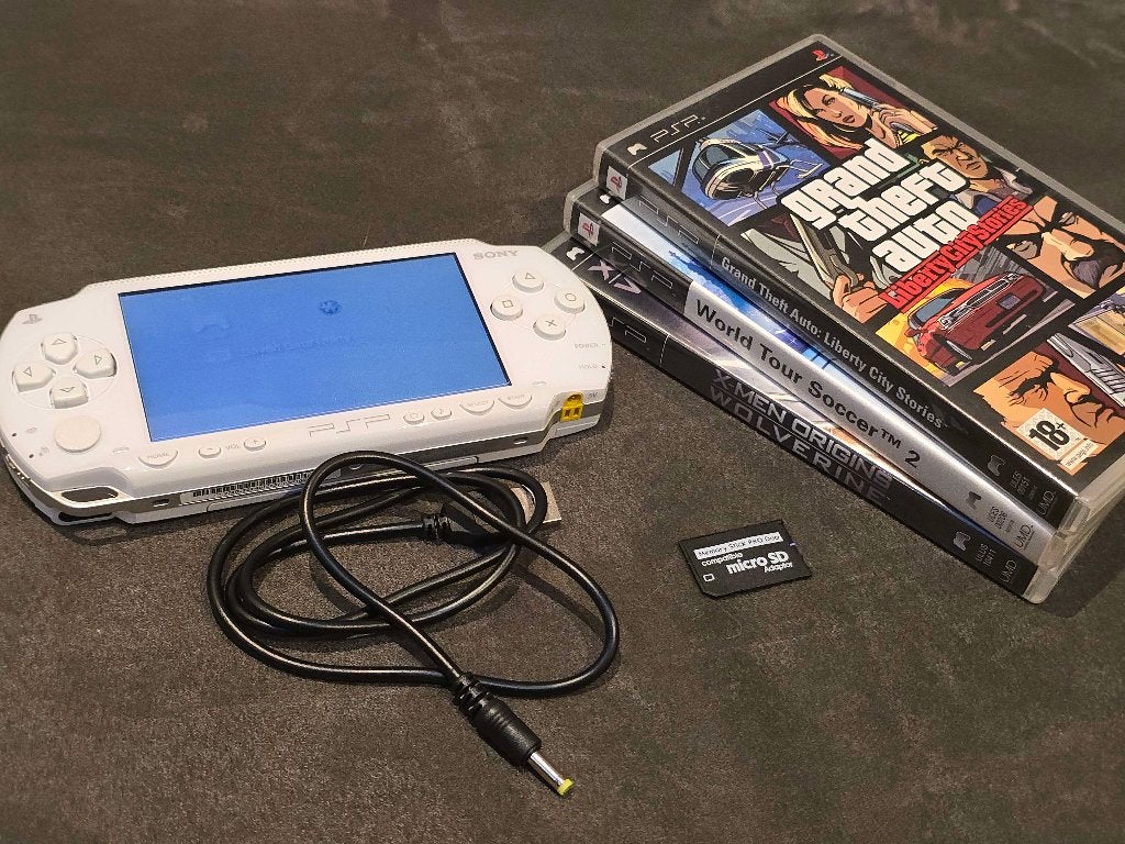PSP Ceramic White + 3 Games, Games en Spelcomputers, Wit, Ophalen of Verzenden, PSP, Gebruikt