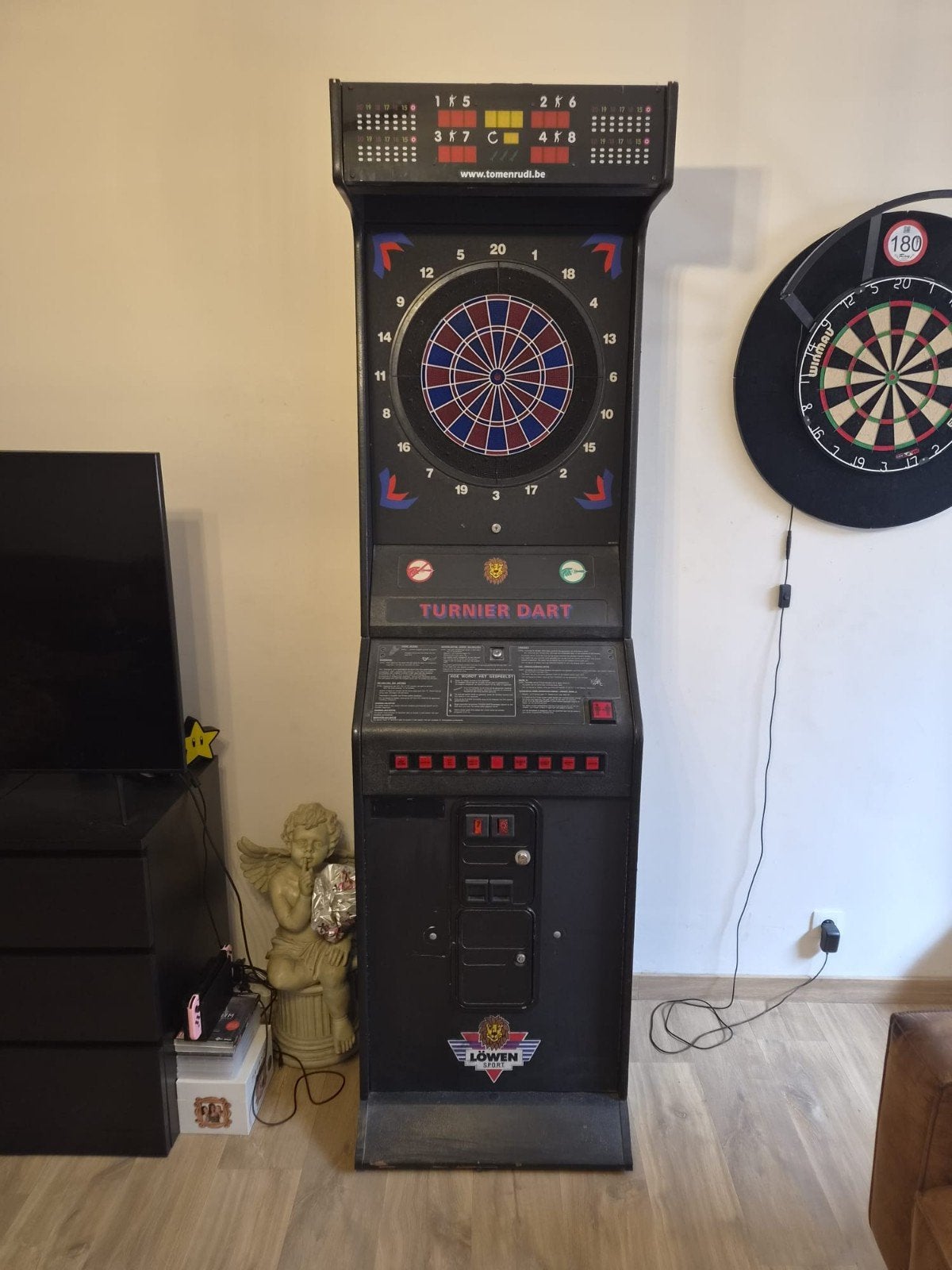 Elektronische dartskast, Sport en Fitness, Darts, Ophalen, Gebruikt, Dartbord met pijlen, Elektronisch
