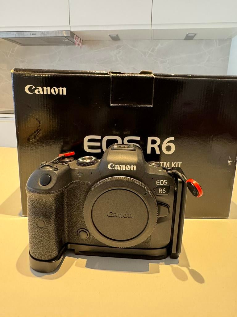 Canon R6 met 2 batterijen & Canon RF 50 1.8 en nog veel, Audio, Tv en Foto, Ophalen, Gebruikt, Canon