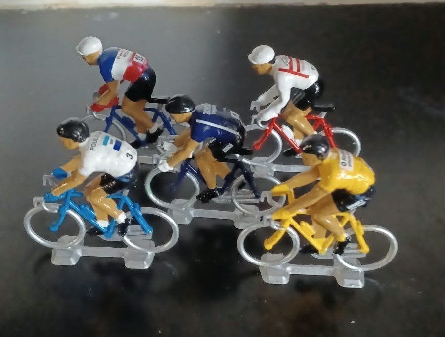 cyclistes miniatures avec maillots rétro, Collections, Enlèvement ou Envoi, Comme neuf