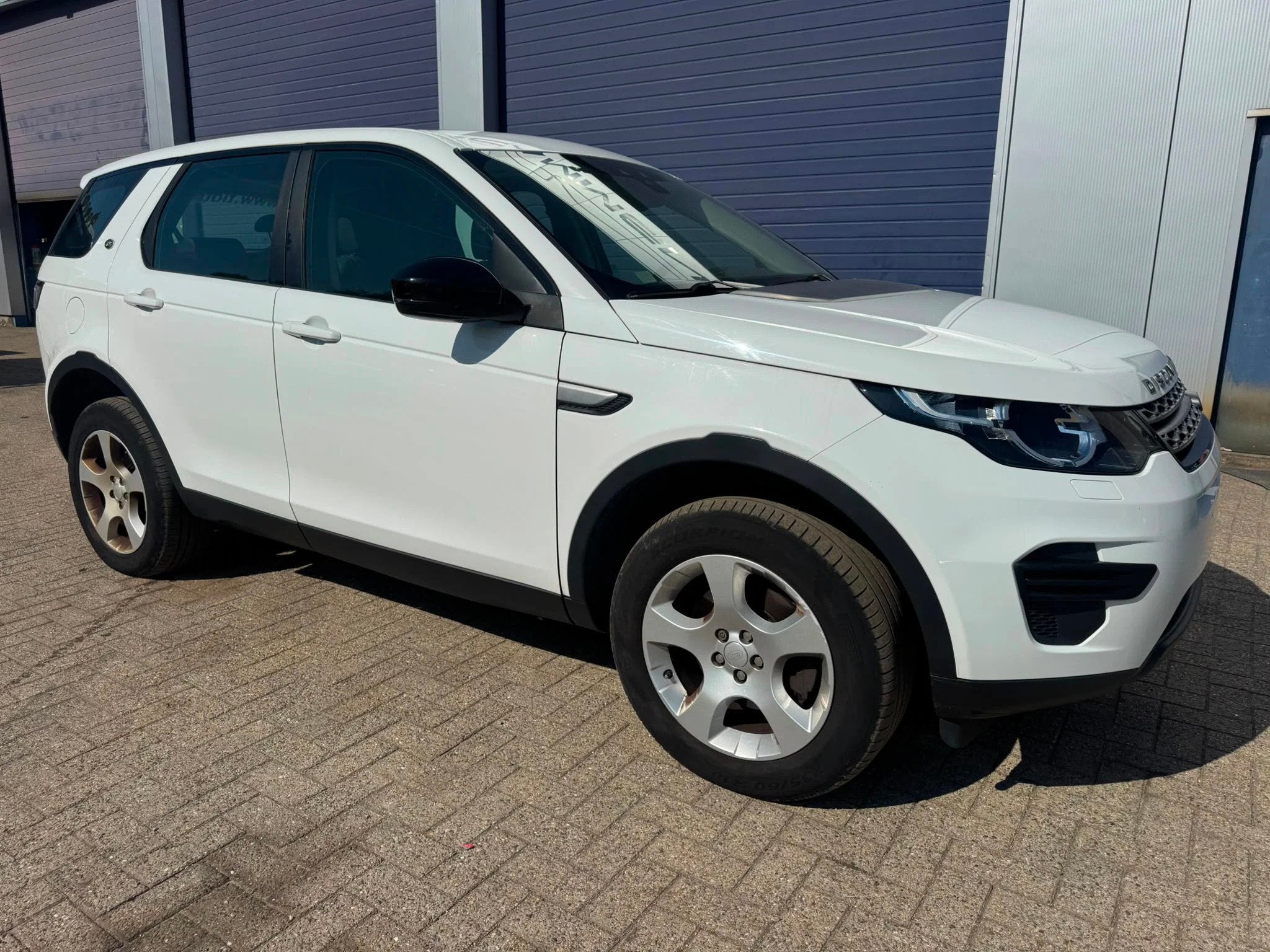 Land Rover Discovery *EURO 6B-BELGIAN ORIGINE* (bj 2017), Auto's, Gebruikt, 110 kW, Wit, Bedrijf