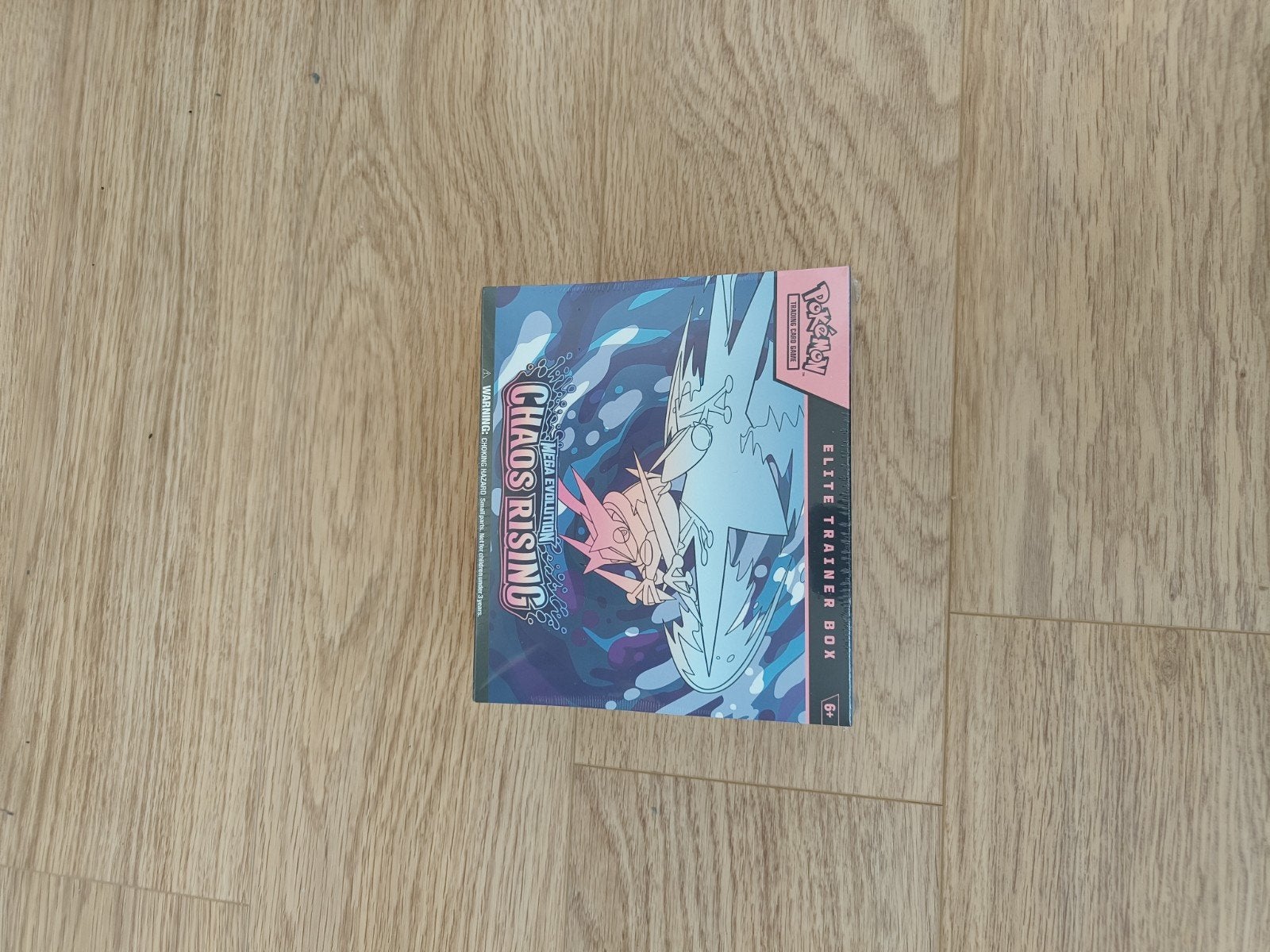 Chaos Rising ETB, Hobby en Vrije tijd, Verzamelkaartspellen | Pokémon, Ophalen of Verzenden