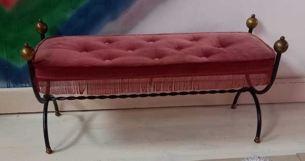 Petite banquette en métal laqué, laiton et velours, Maison & Meubles, Canapés | Salons, Enlèvement, Comme neuf, Tissus, Petite banquette en métal laqué, laiton et velours circa 1950
