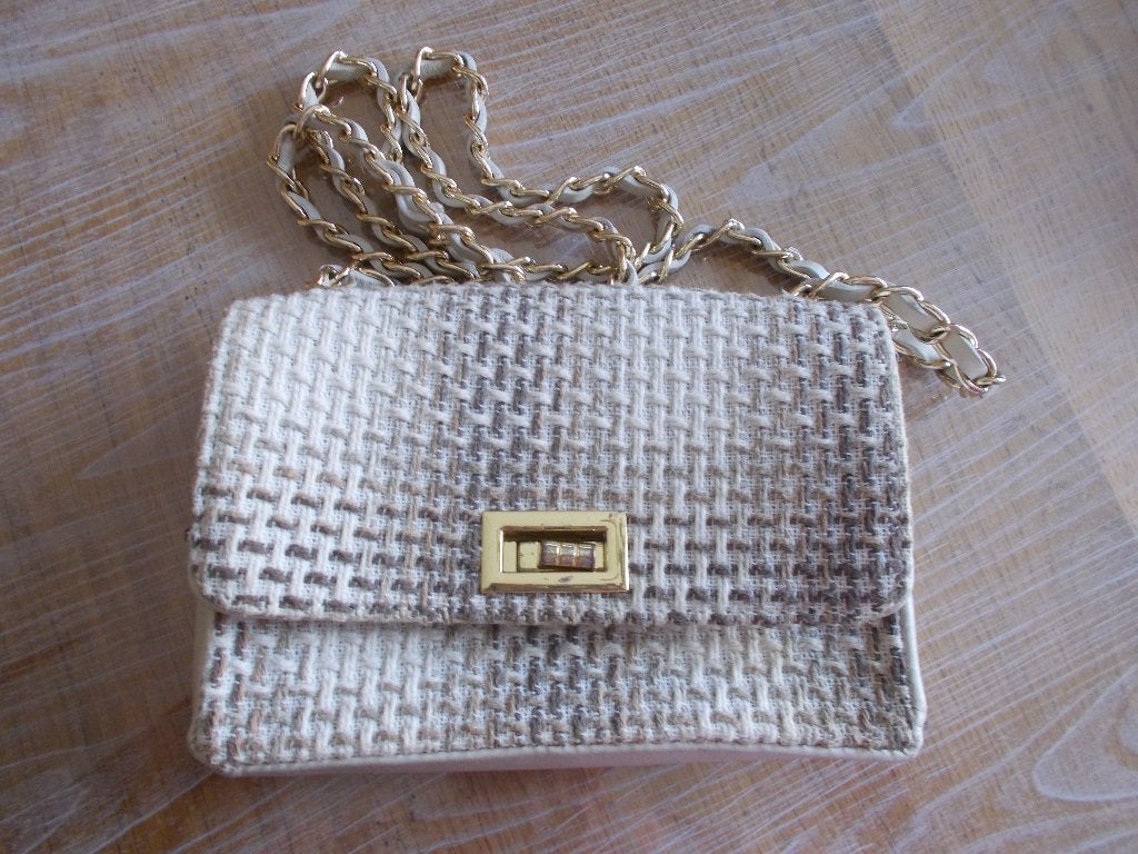Pochette grise en cuir & bandoulière avec chaîne., Autres marques, Comme neuf, Enlèvement, Gris
