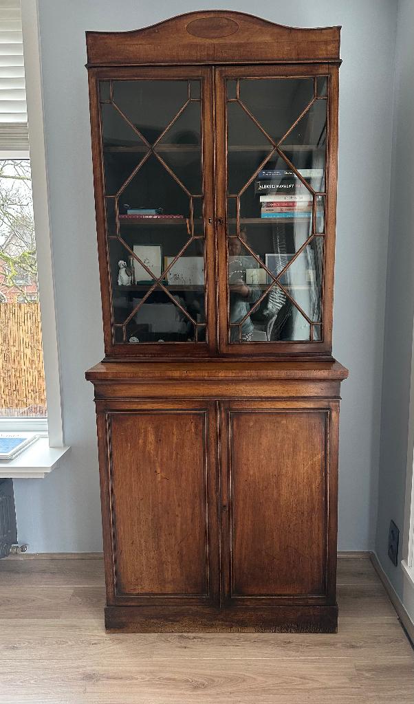 Fijne Engelse antieke kast, Ophalen