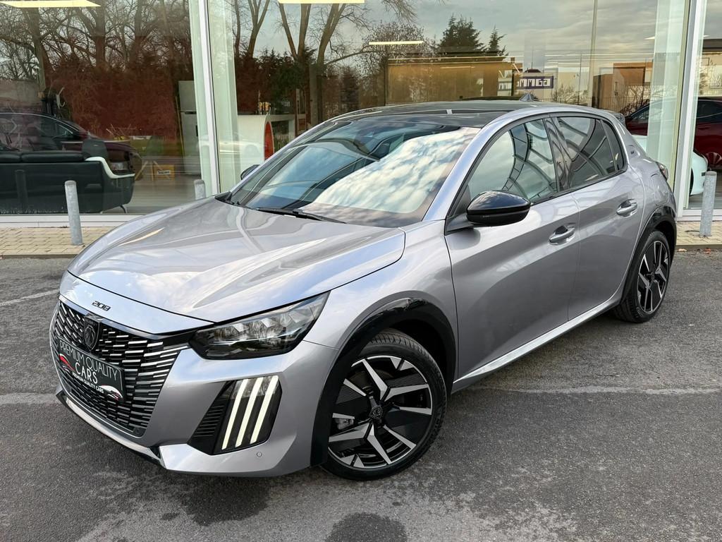 Peugeot 208 GT LINE / NIEUW/ PANO /CARPLAY / CAMERA /KEYLESS, Gebruikt, Zwart, 1199 cc, 136 pk