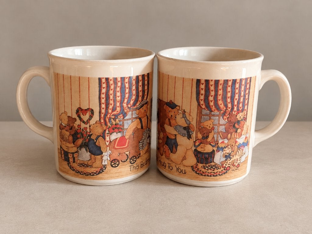 2 vintage “This Bears My Hug To You” berenmokken, Maison & Meubles, Enlèvement ou Envoi, Mug, Vintage, Céramique