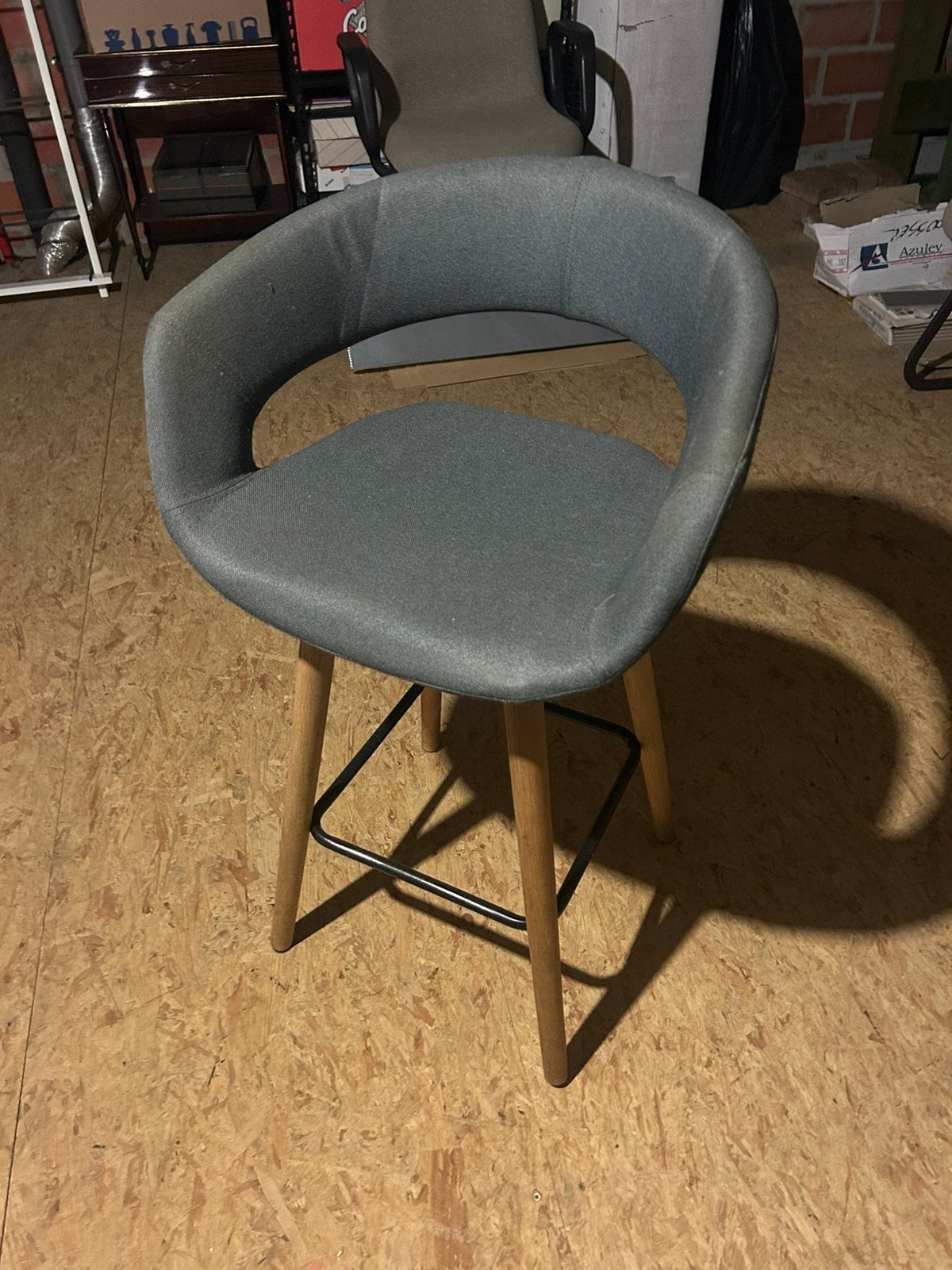 Mooie barkruk in drievoud met stoffen bekleding, Ophalen of Verzenden, Zo goed als nieuw
